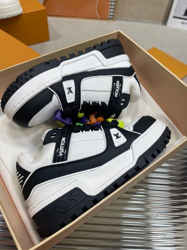 Louis Vuitton Unisex Chunky Sneakers detail 3