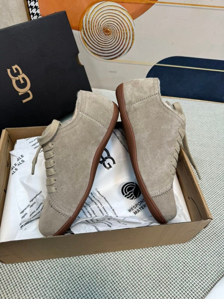 UGG Unisex Snow Boots detail image 3
