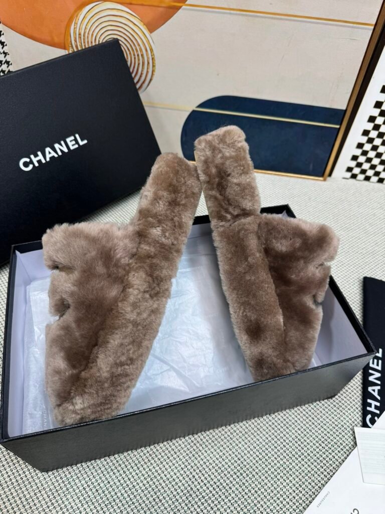 Chanel Unisex Shearling Shoes detail image 3