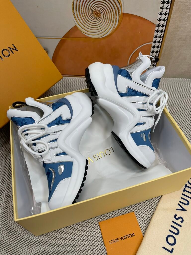 Louis Vuitton Unisex Chunky Sneakers detail image 3