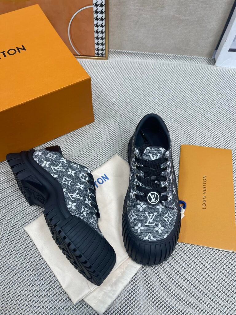 Louis Vuitton Unisex Chunky Sneakers detail 3