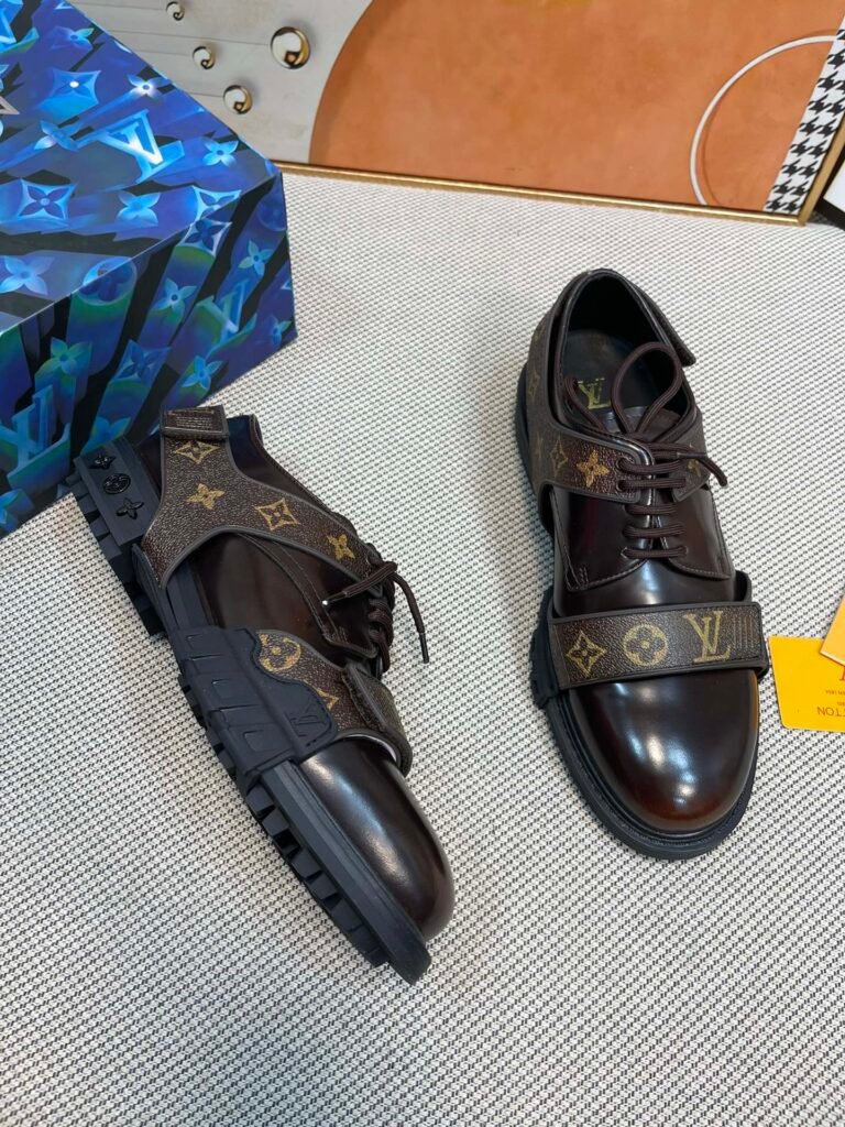 Louis Vuitton Men's Leather Dress Shoes detail image 3