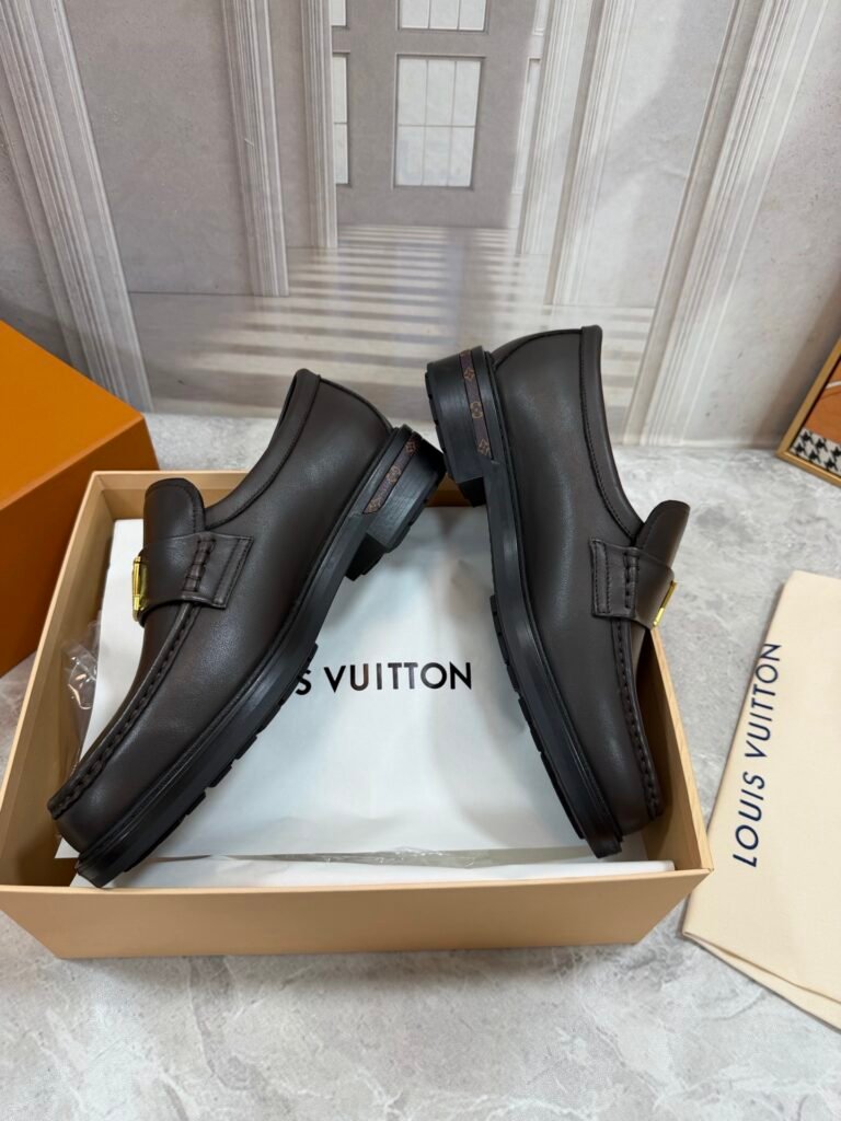 Louis Vuitton Men's Leather Dress Shoes detail image 3