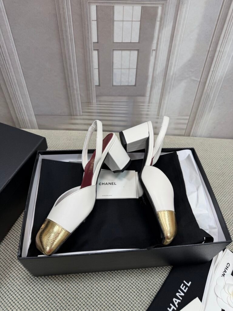 Chanel Women's Pumps detail image 3