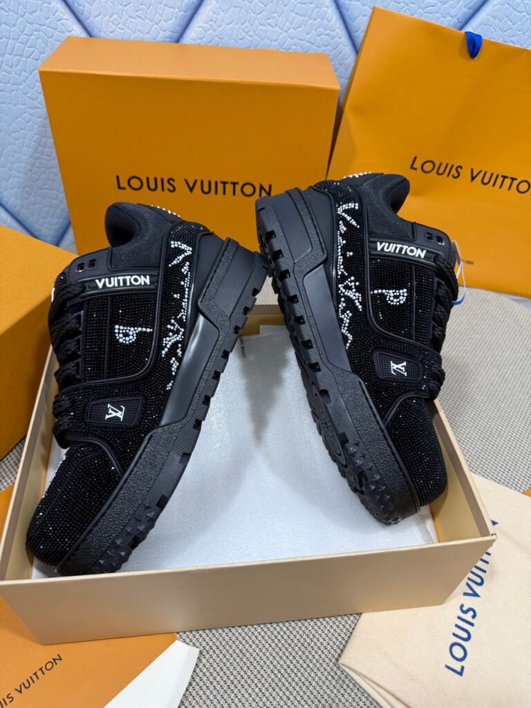 Louis Vuitton Unisex Chunky Sneakers detail image 3