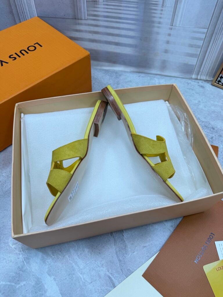 Louis Vuitton Unisex Slides detail 3