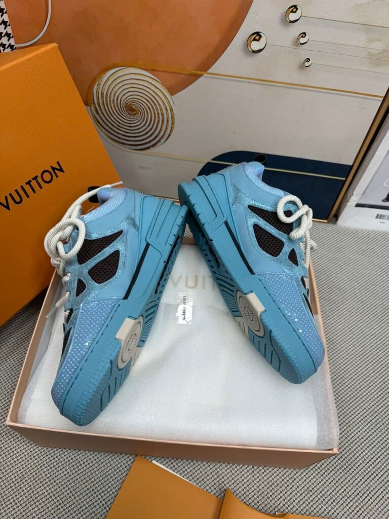Louis Vuitton Unisex Chunky Sneakers detail 3