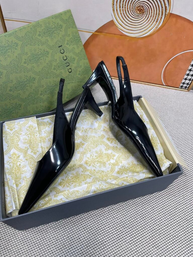 Gucci Unisex Sandals detail 3
