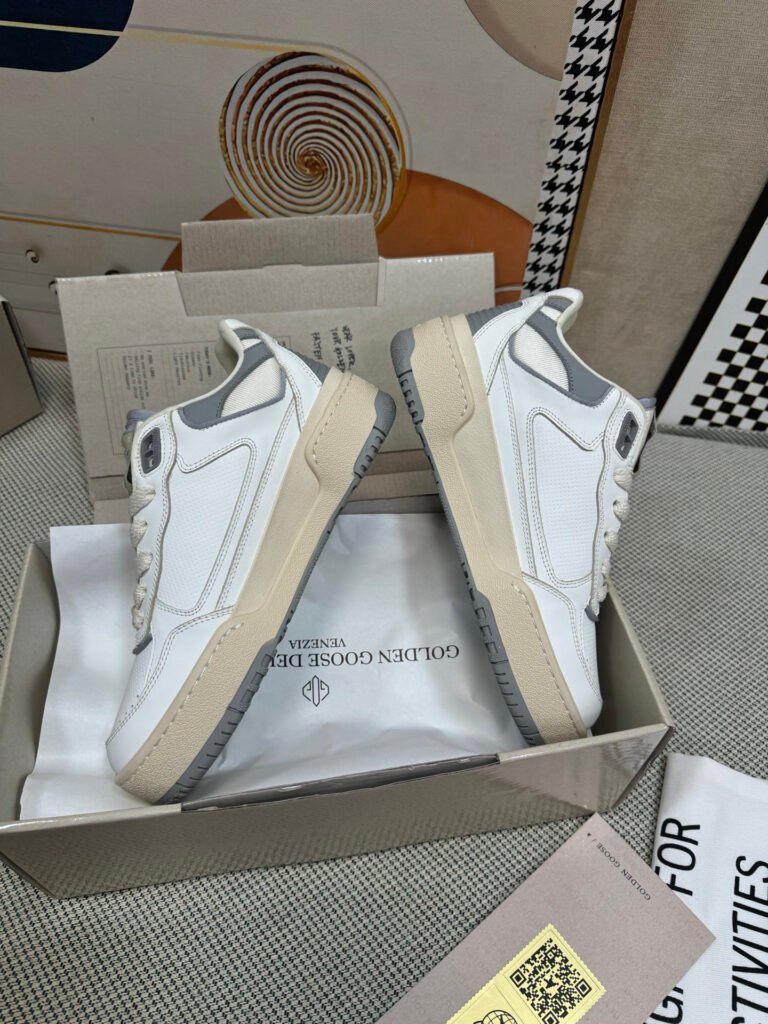 Golden Goose Unisex Low-Top Sneakers detail image 3