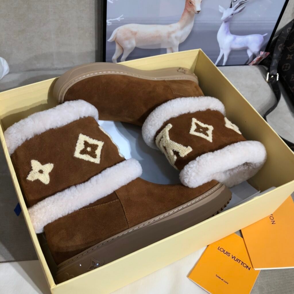 Louis Vuitton Unisex Ankle Boots detail 3