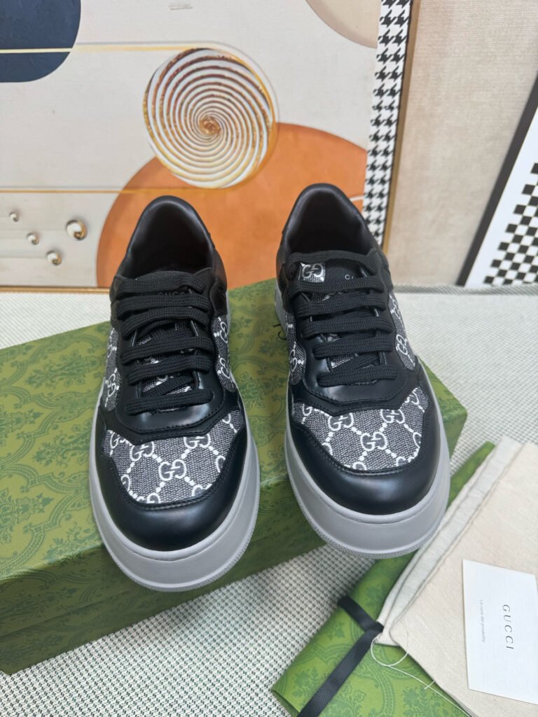 Gucci Unisex Loafers detail 3