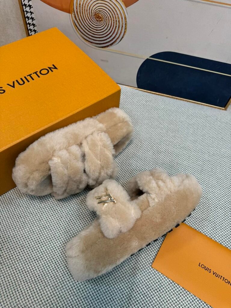 Louis Vuitton Unisex Shearling Shoes detail 3