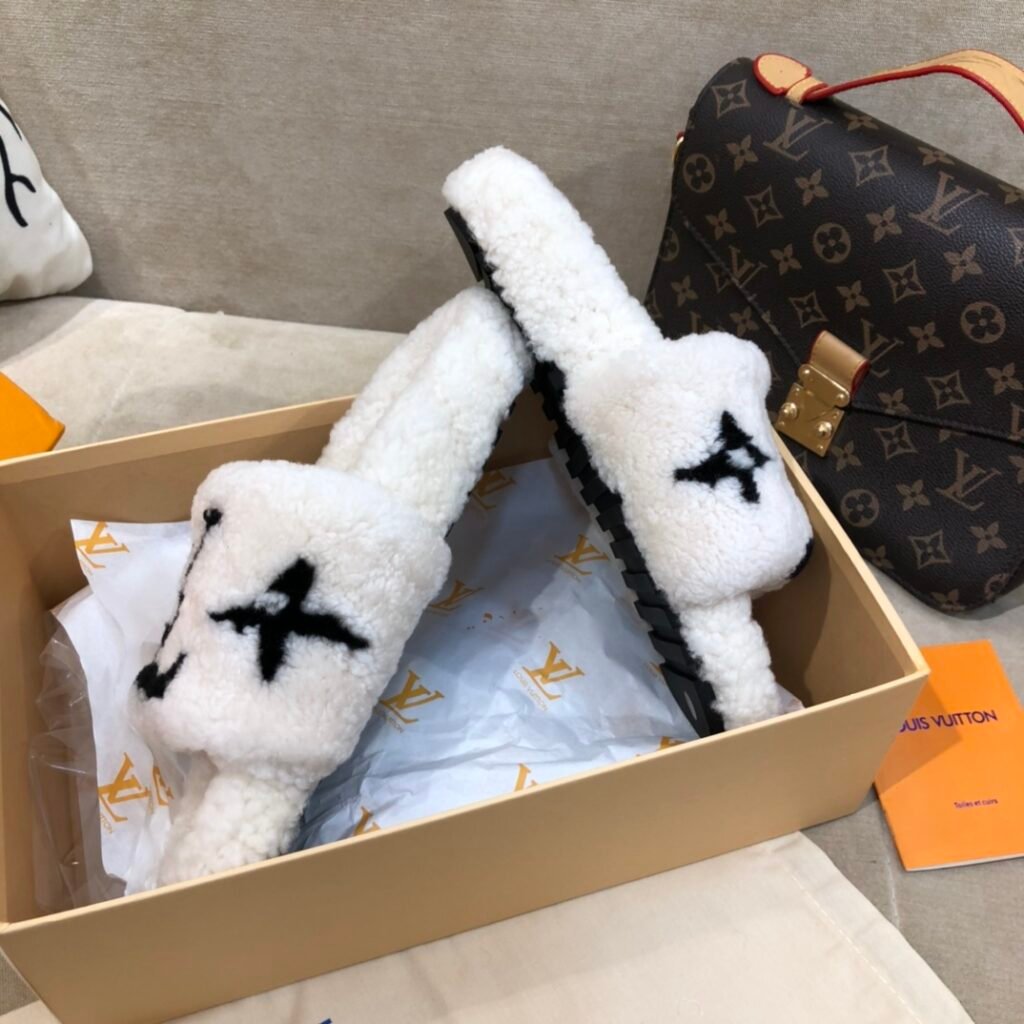 Louis Vuitton Unisex Shearling Shoes detail 3