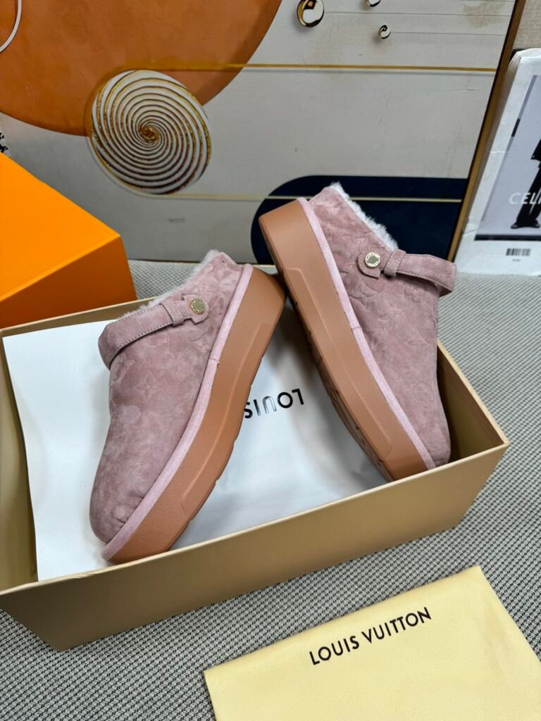 Louis Vuitton Unisex Shearling Shoes detail image 3