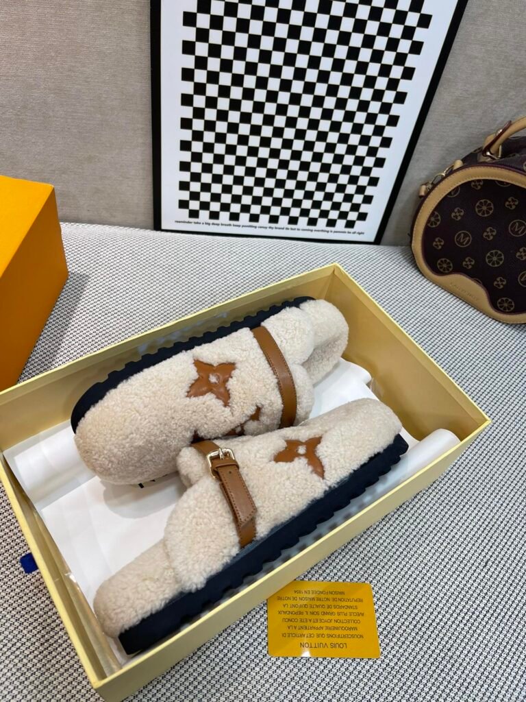 Louis Vuitton Unisex Shearling Shoes detail 3