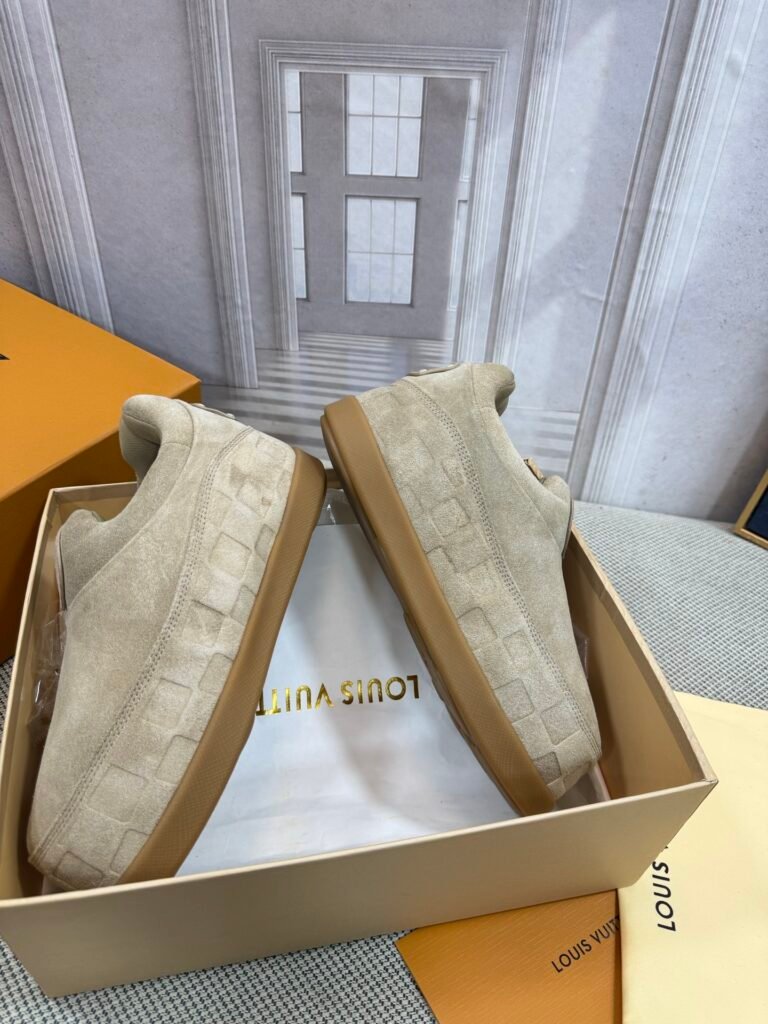 Louis Vuitton Unisex Shearling Shoes detail 3