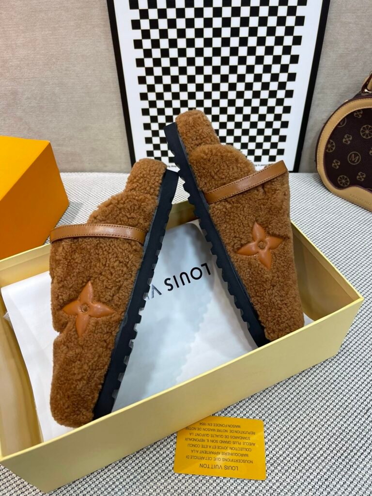 Louis Vuitton Unisex Shearling Shoes detail 3