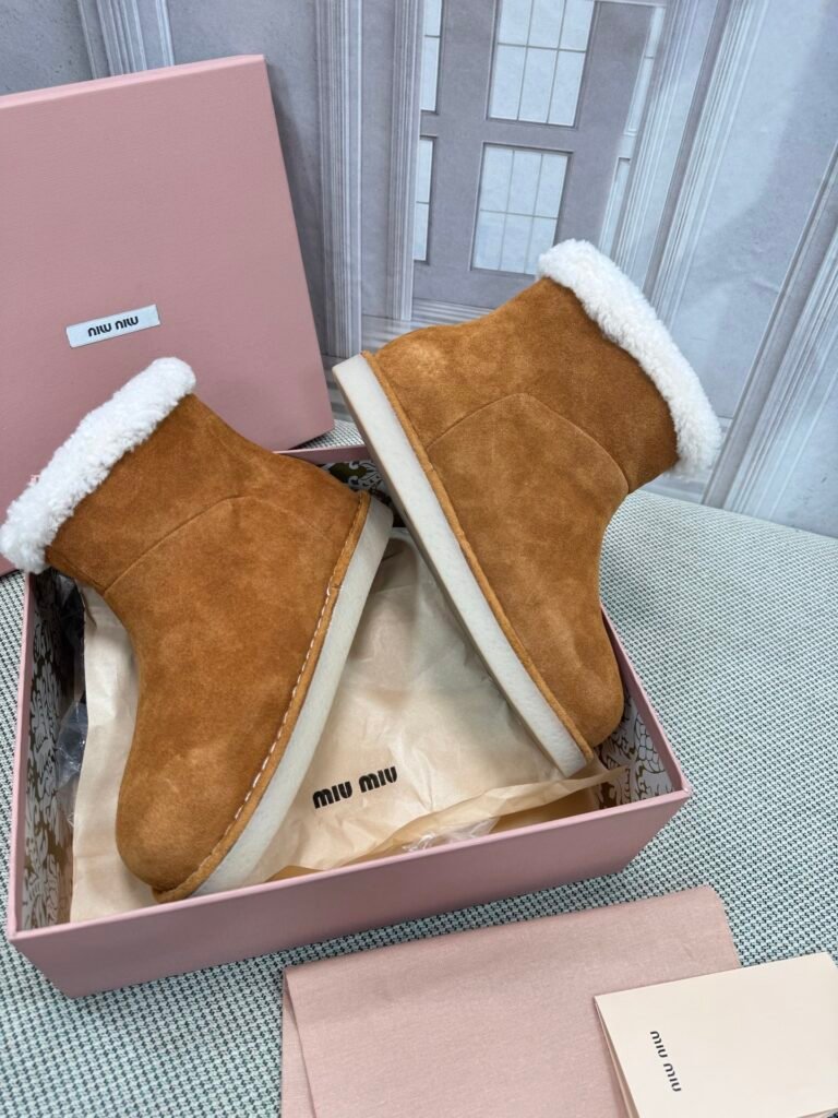 Miu Miu Unisex Snow Boots detail image 3