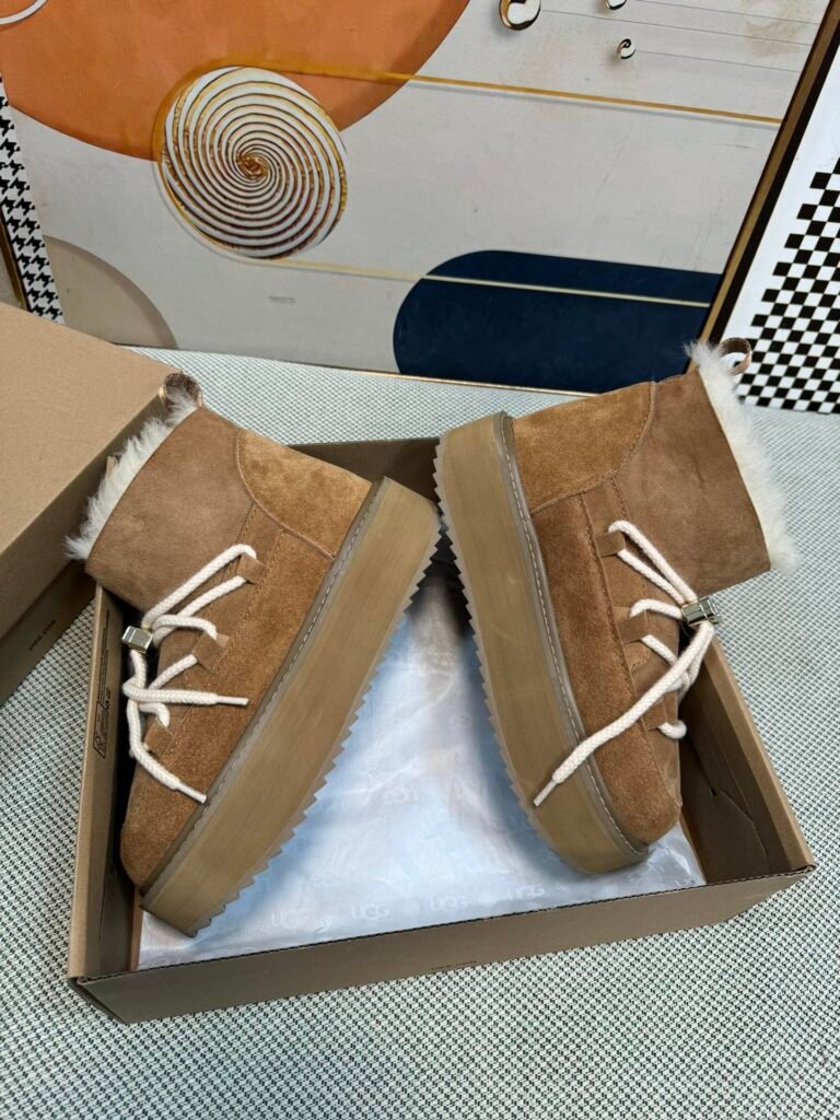 UGG Women's Snow Boots detail image 3