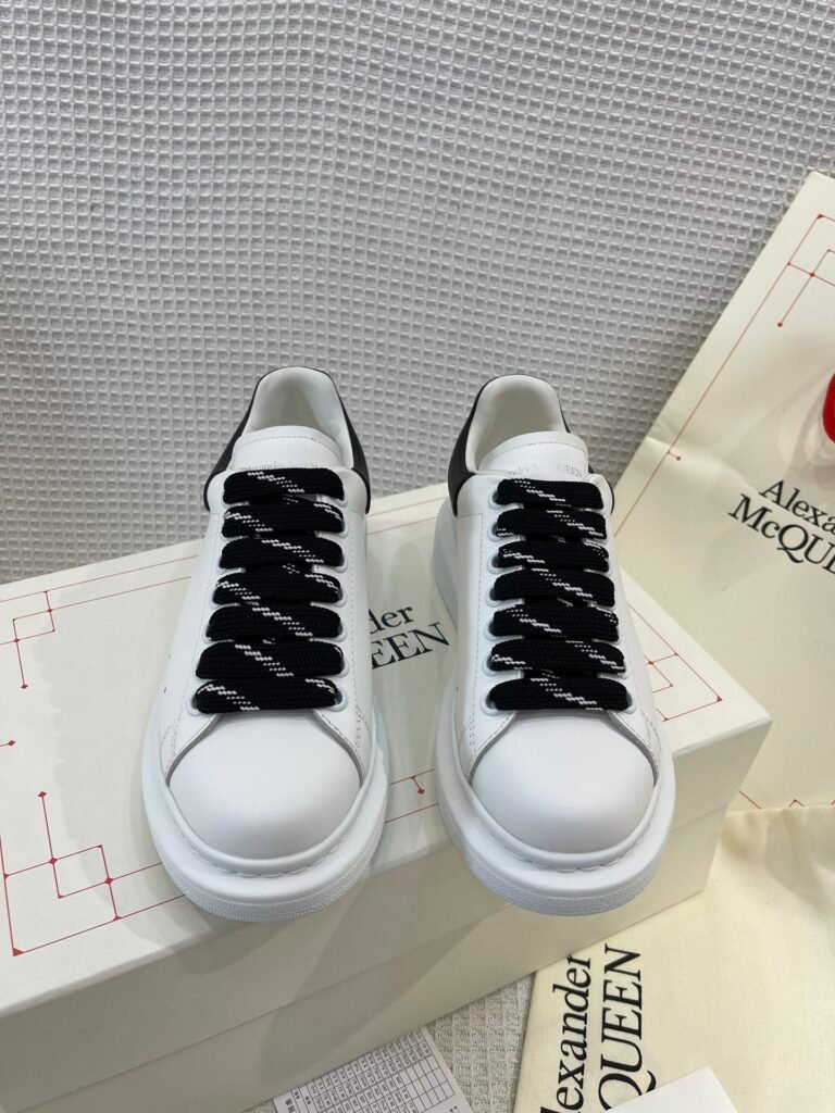 Alexander McQueen Unisex White Low-Top Sneakers detail image 4