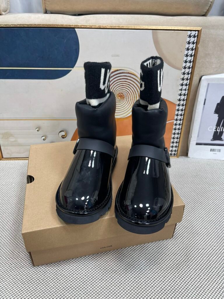 UGG Women's Snow Boots detail image 4