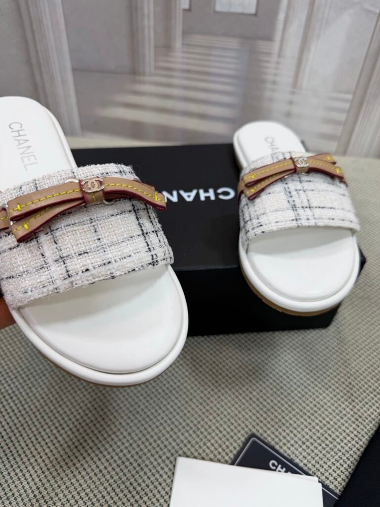 Chanel Women's Slides detail image 4