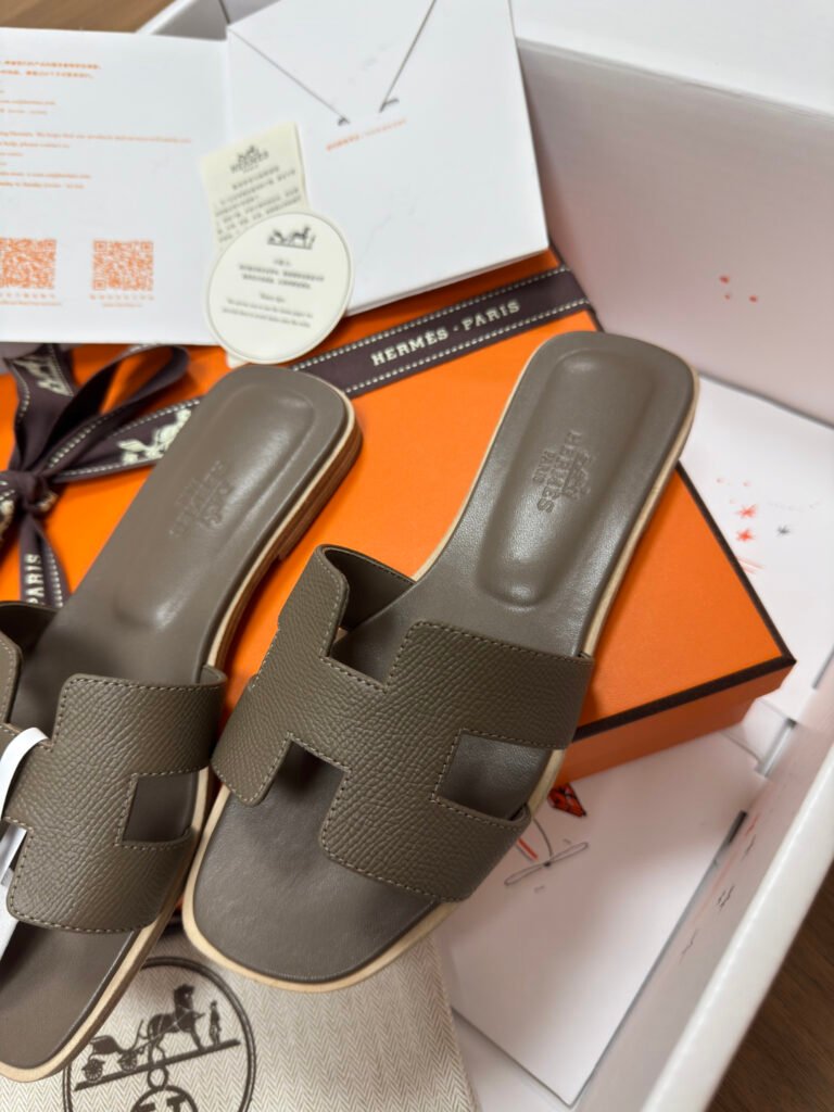 Hermès Unisex Sandals detail 4