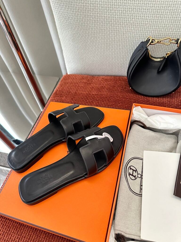 Hermès Unisex Sneakers detail 4