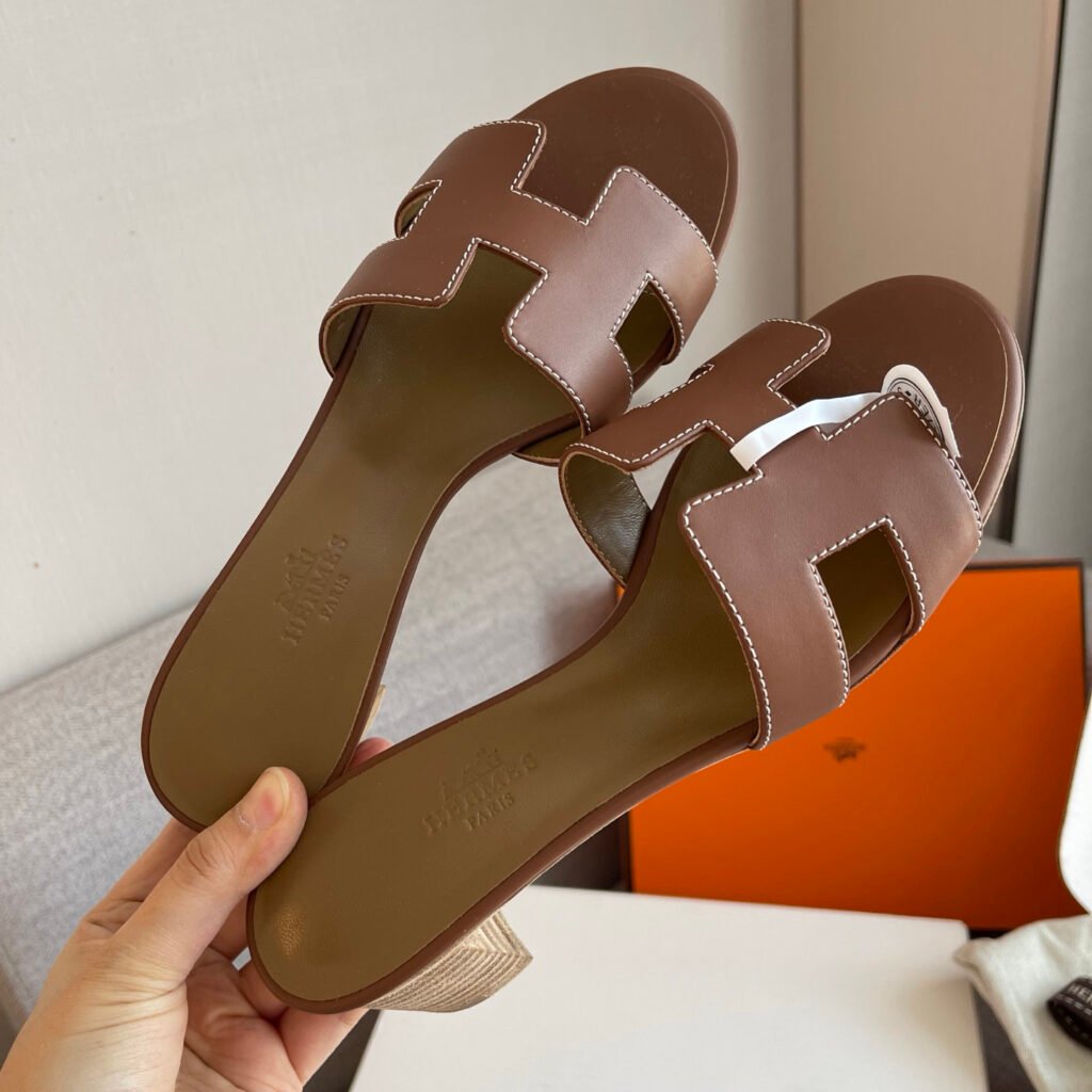 Hermès Women's High-Heel Pumps detail image 4