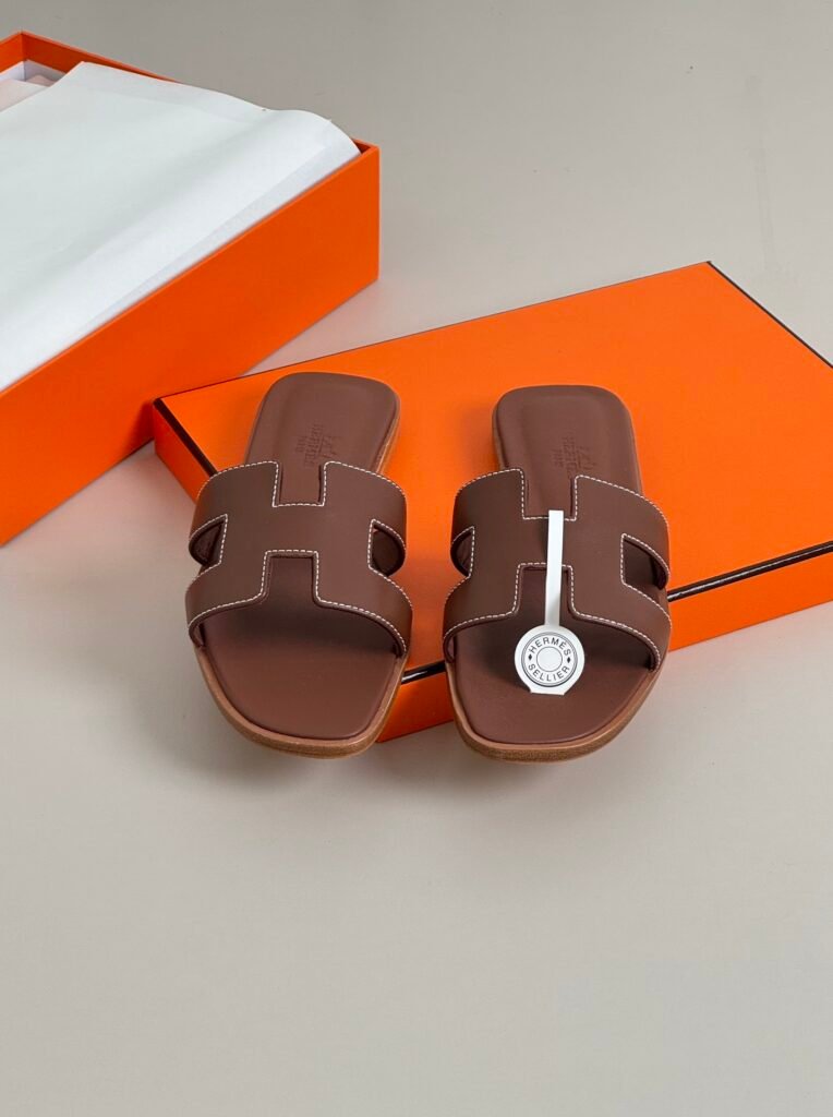 Hermès Women's Sneakers detail 4