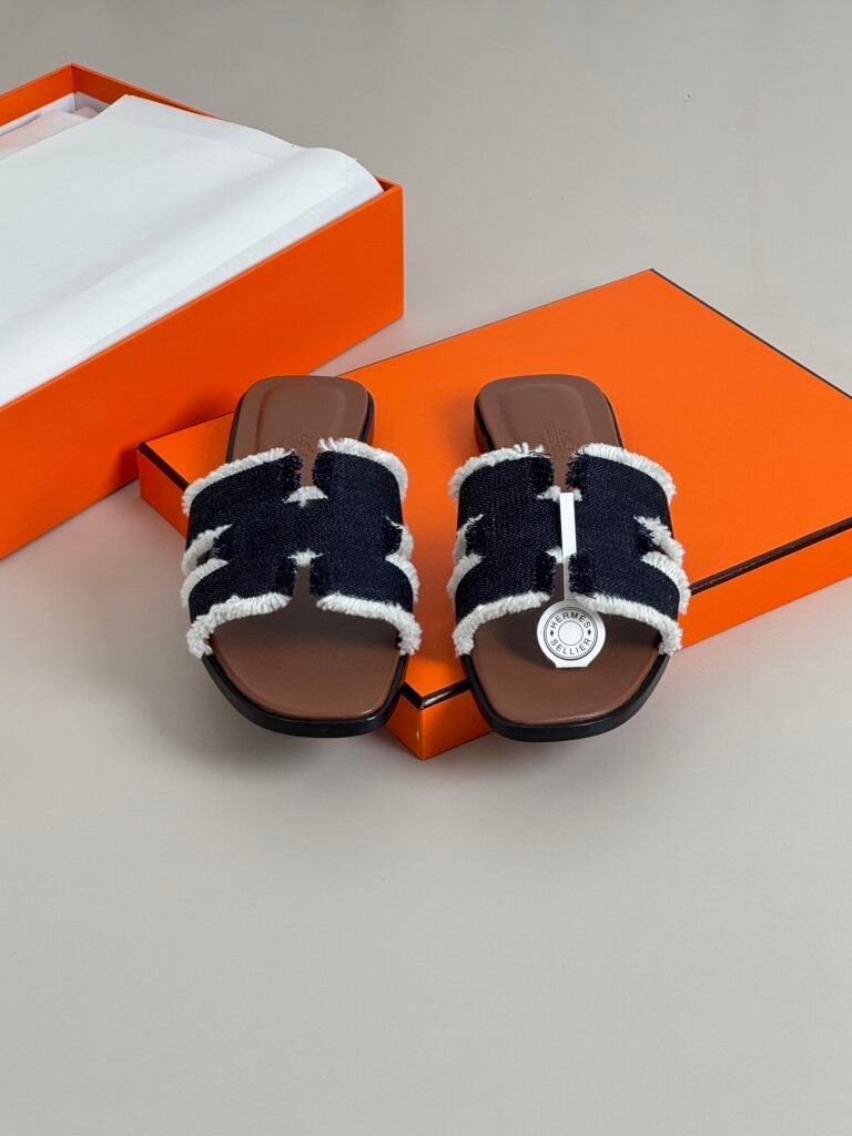 Hermès Women's Sneakers detail 4
