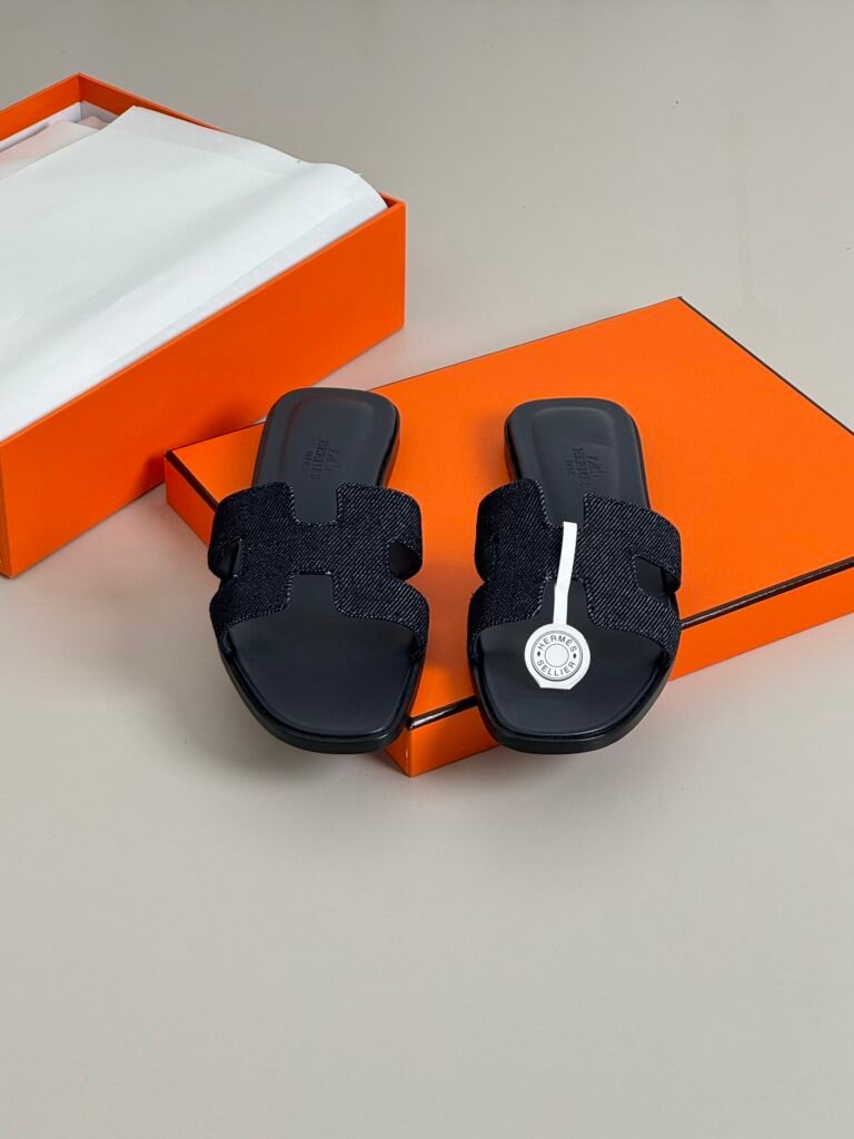 Hermès Women's Sneakers detail 4