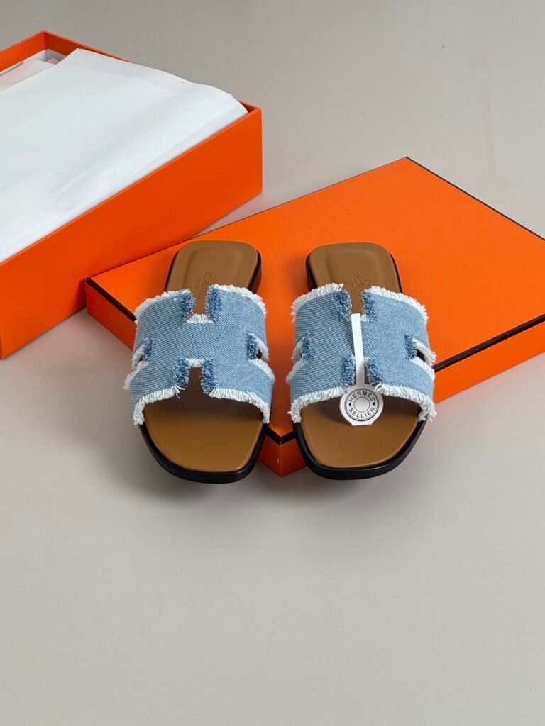 Hermès Women's Sneakers detail 4