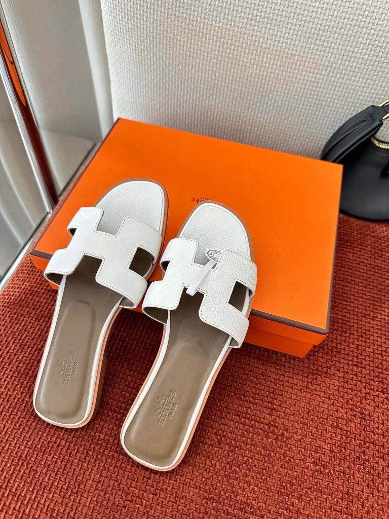 Hermès Unisex Sneakers detail 4
