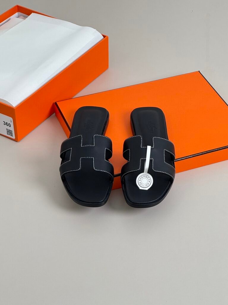 Hermès Women's Sneakers detail 4