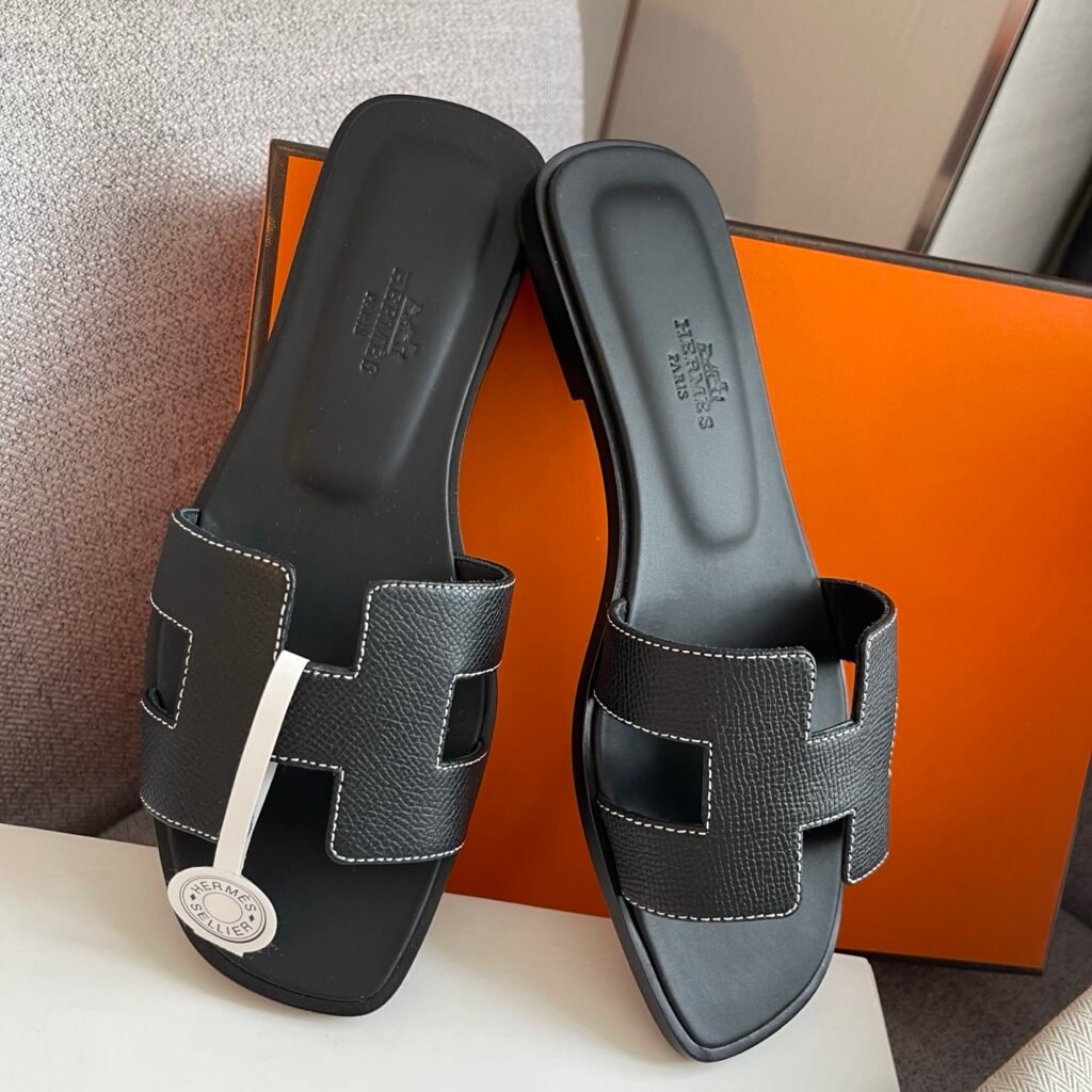Hermès Unisex Sneakers detail 4