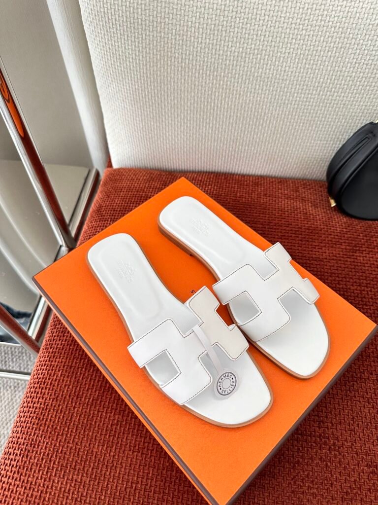 Hermès Unisex Sneakers detail 4