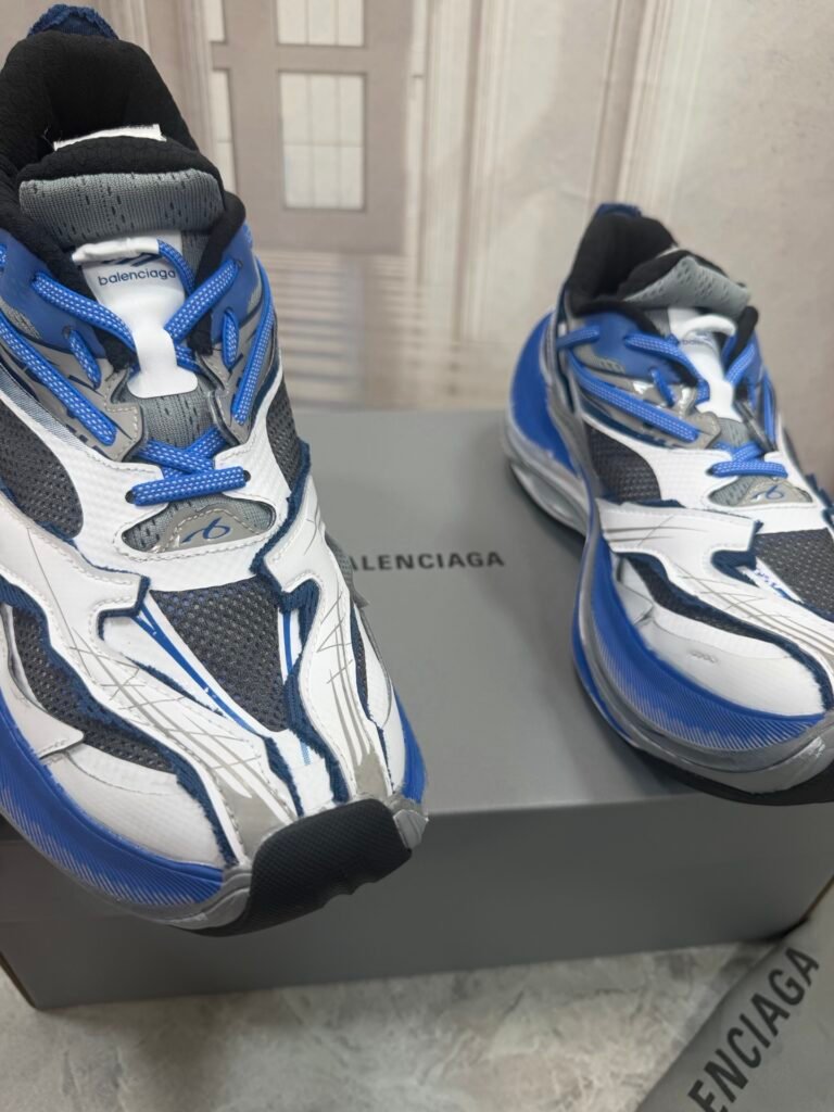 Balenciaga Unisex Distressed Sneakers detail image 4