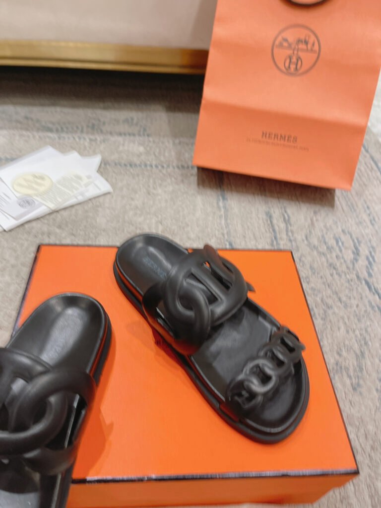 Hermès Unisex Sneakers detail 4