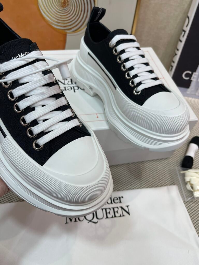 Alexander McQueen Unisex Sneakers detail image 4