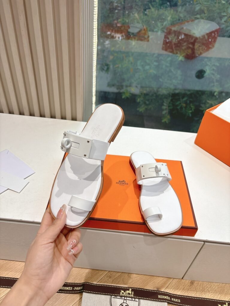 Hermès Unisex Sandals detail 4