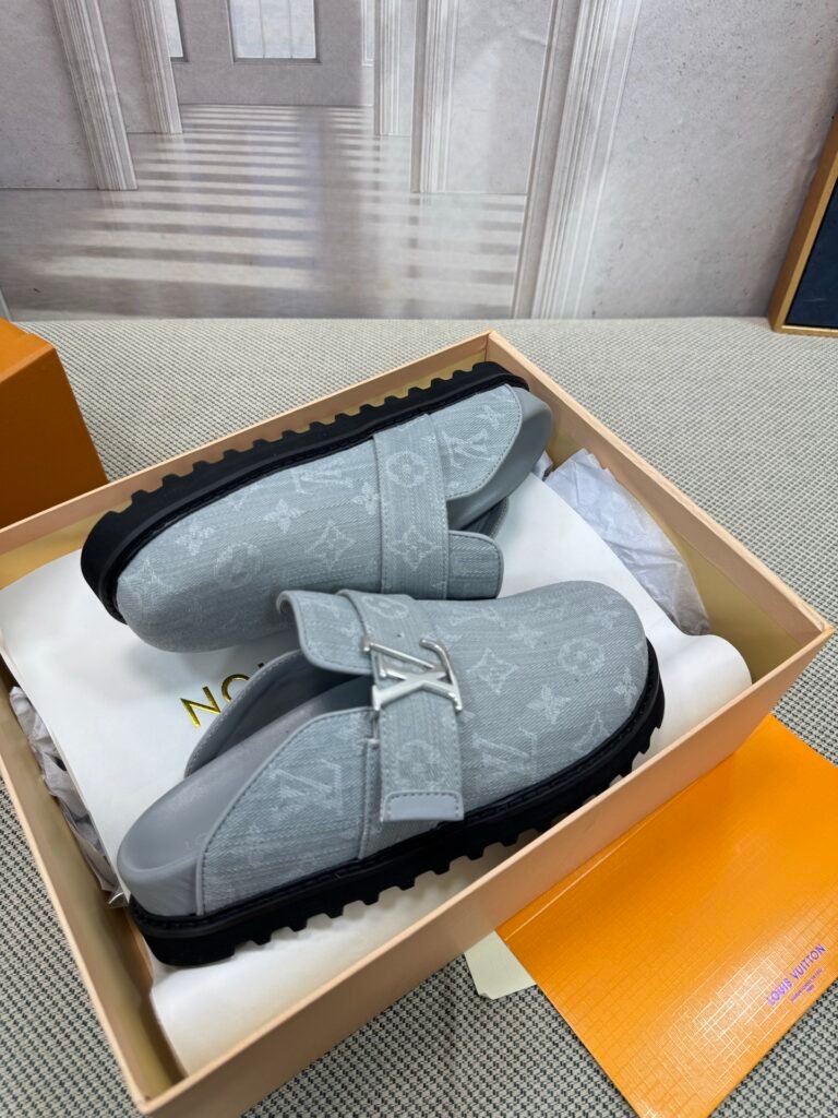 Louis Vuitton Unisex Slides detail image 4