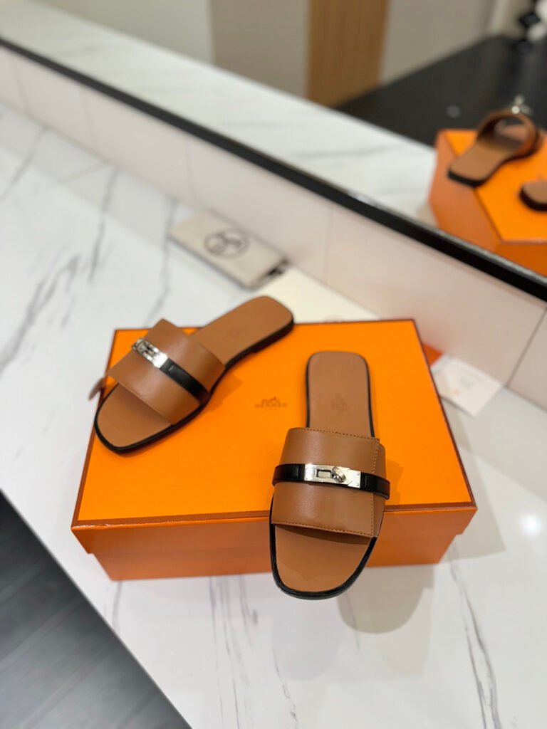 Hermès Women's Sneakers detail 4