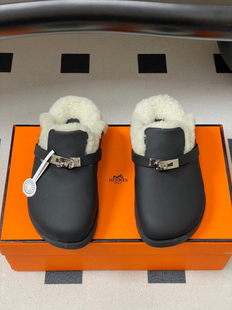 Hermès Unisex Sneakers detail 4