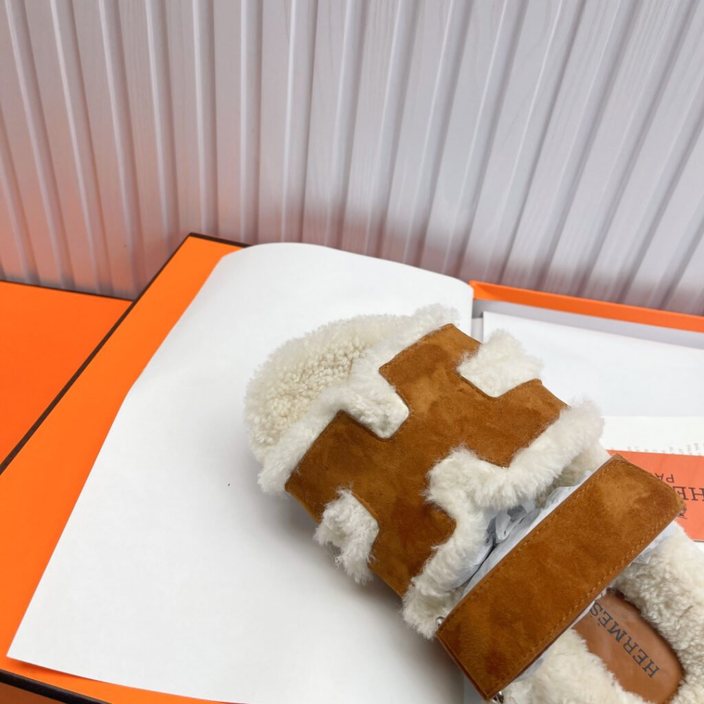 Hermès Unisex Shearling Shoes detail 4