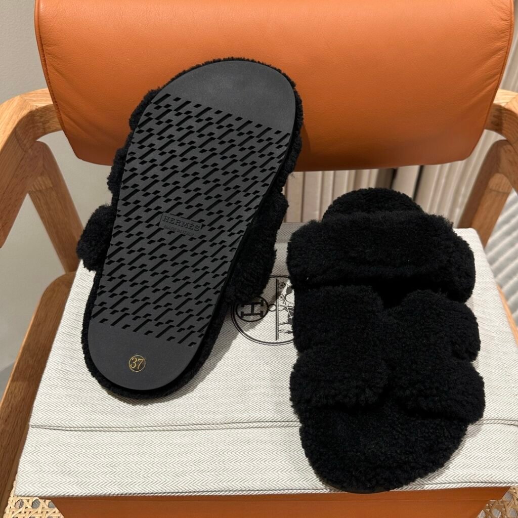 Hermès Unisex Shearling Shoes detail 4