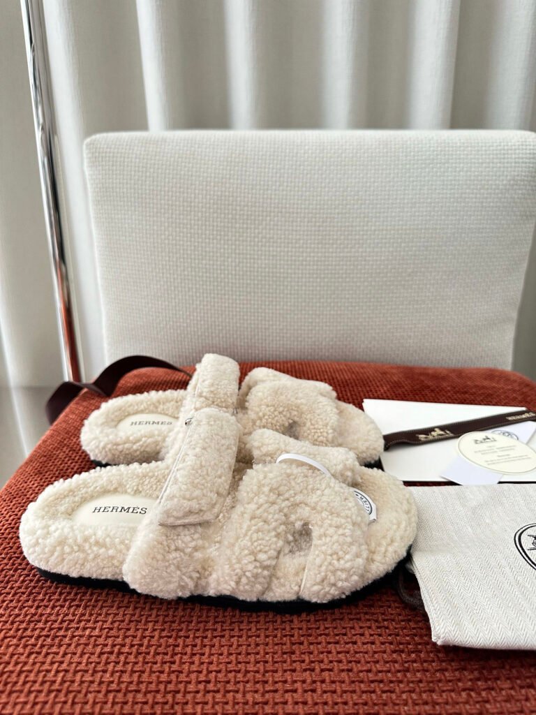 Hermès Unisex Shearling Shoes detail 4
