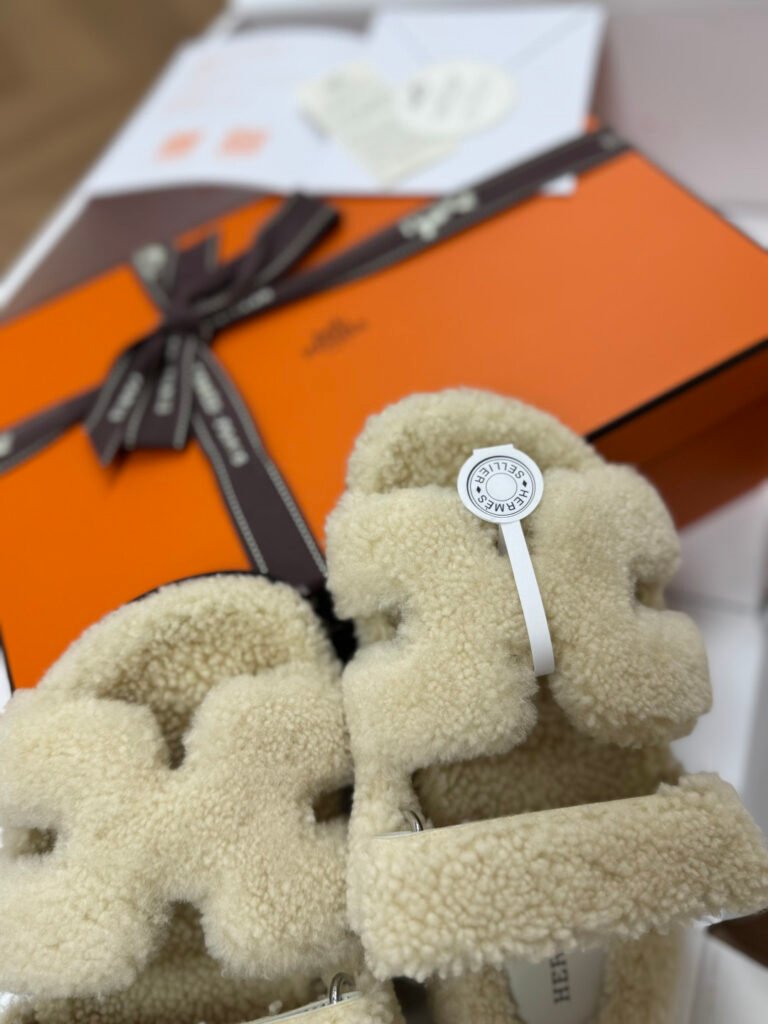Hermès Unisex Shearling Shoes detail 4