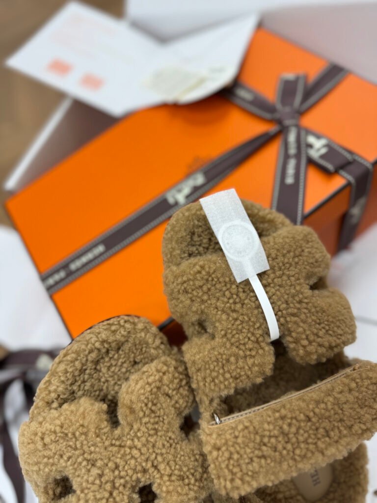 Hermès Unisex Shearling Shoes detail 4