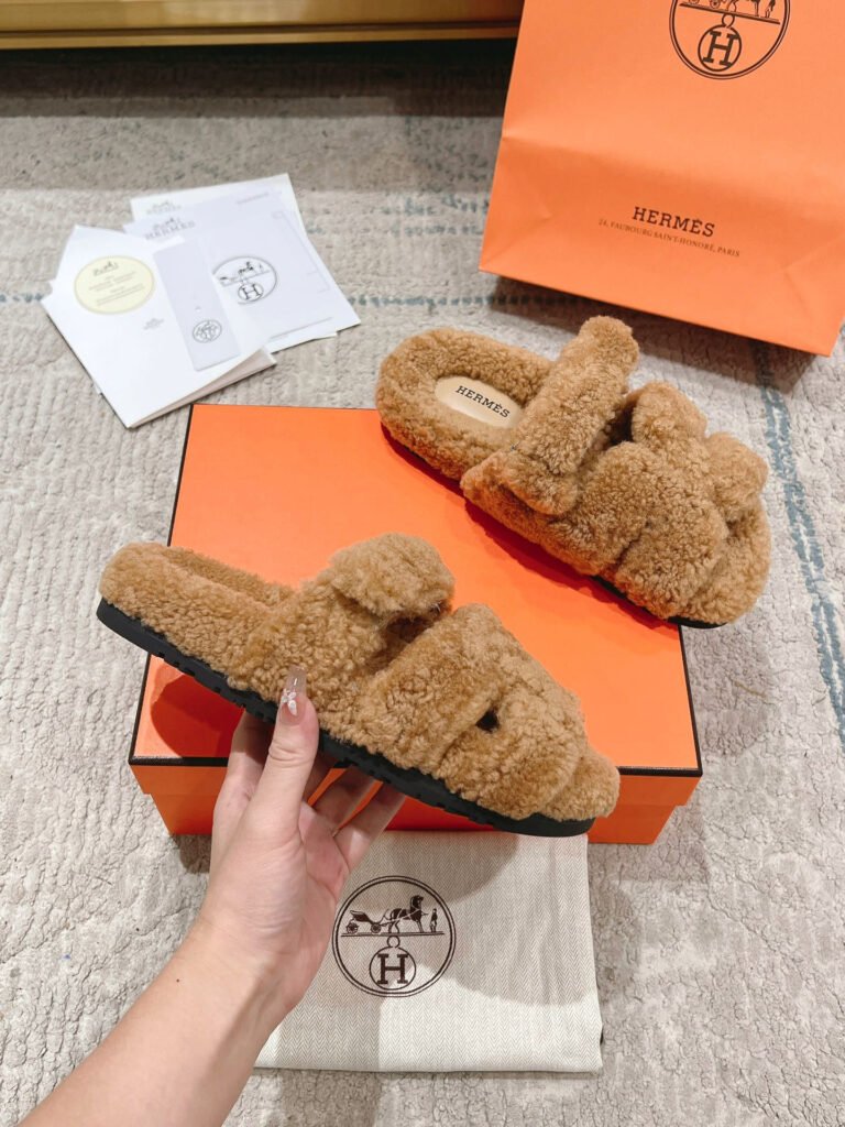 Hermès Unisex Shearling Shoes detail 4